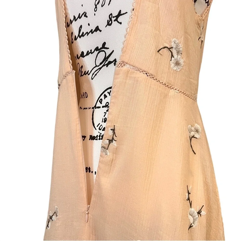 BB Dakota‎ Haleigh Peach Low Neck and Back Embroidered Midi Dress Women's Size 6